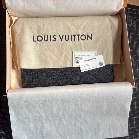 Louis Vuitton Desk Agenda Cover A5 insert size, Damier Black - Picture 9 of 13